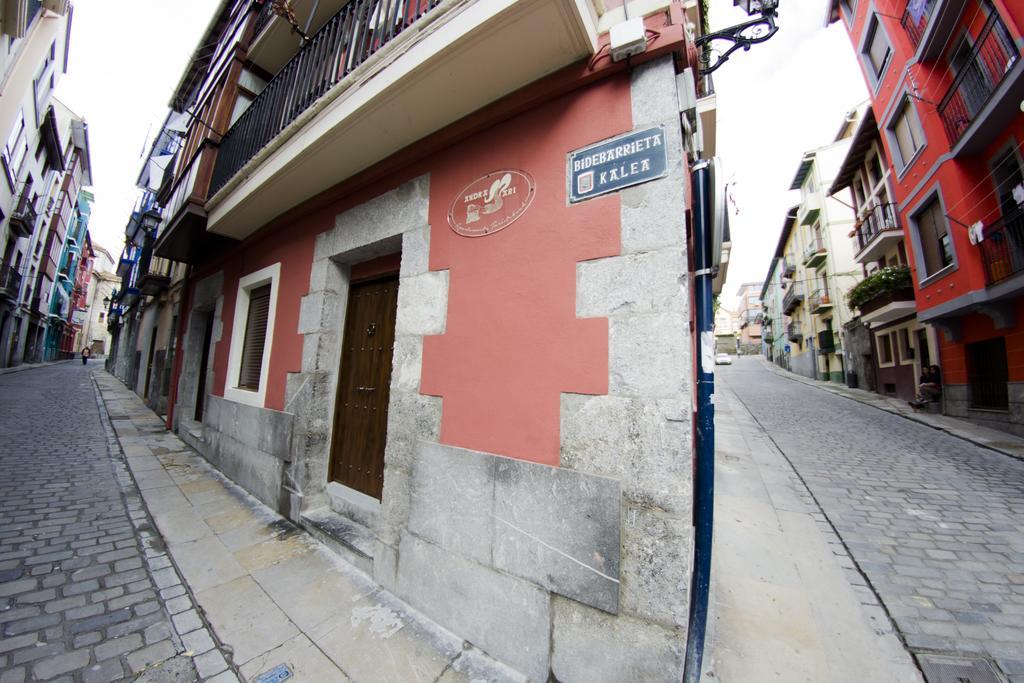 Andra Mari Apartamentu Turistikoak Bermeo Oda fotoğraf