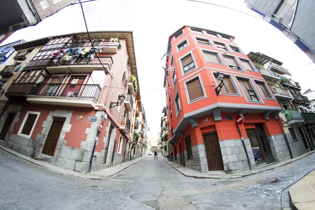 Andra Mari Apartamentu Turistikoak Bermeo Oda fotoğraf