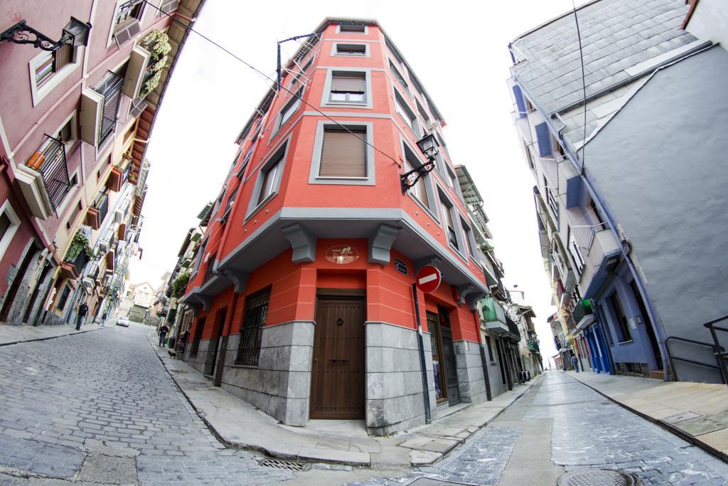 Andra Mari Apartamentu Turistikoak Bermeo Oda fotoğraf