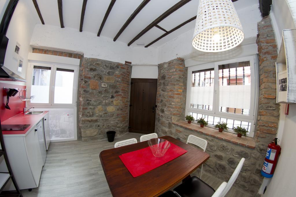 Andra Mari Apartamentu Turistikoak Bermeo Oda fotoğraf